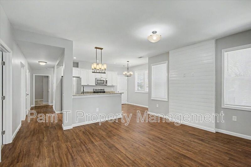 4 bedroom downtown apartment property image