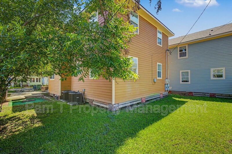 4 bedroom downtown apartment property image