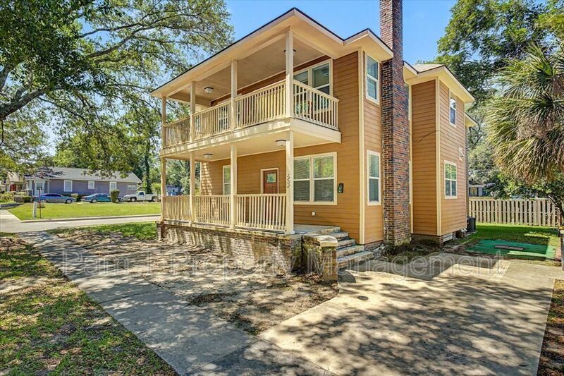 4 bedroom downtown apartment property image