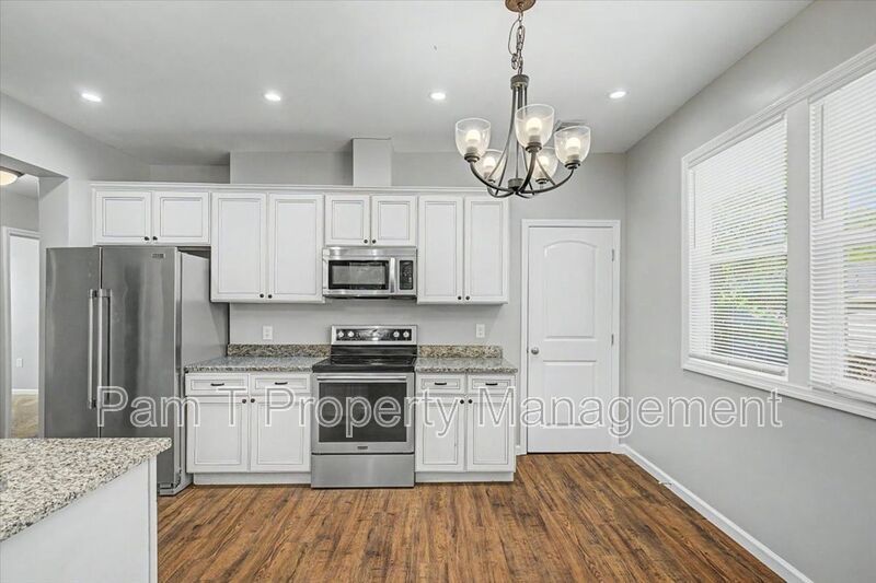 4 bedroom downtown apartment property image