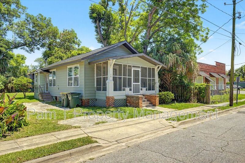 3 bedroom Single Family Home property image