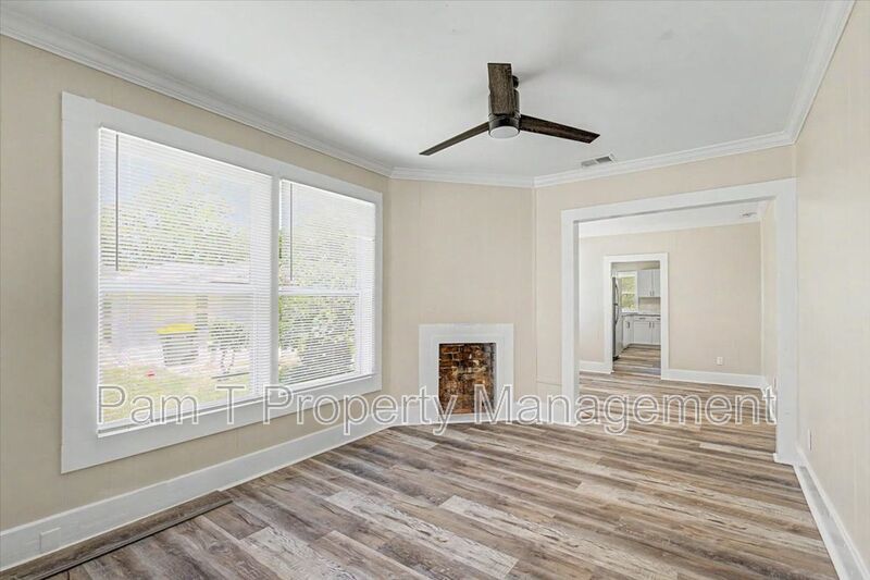 3 bedroom Single Family Home property image