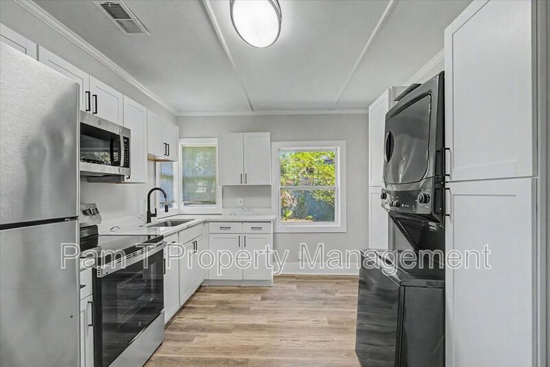 3 bedroom Single Family Home property image
