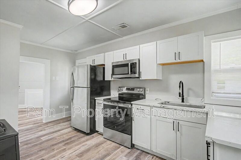 3 bedroom Single Family Home property image