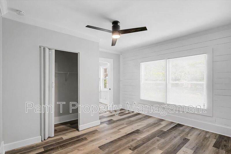 3 bedroom Single Family Home property image