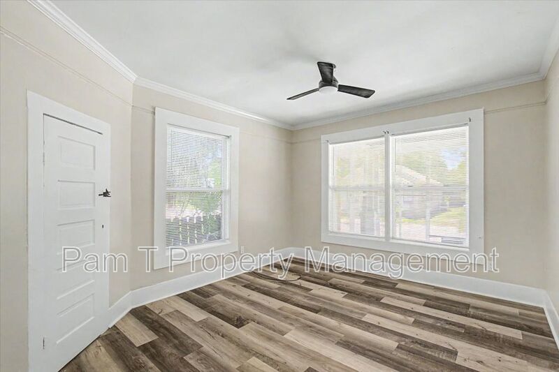 3 bedroom Single Family Home property image
