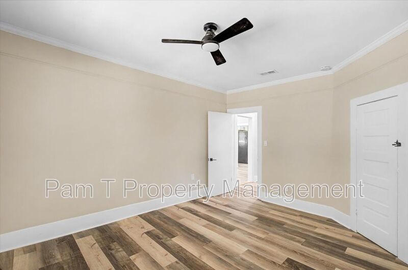 3 bedroom Single Family Home property image