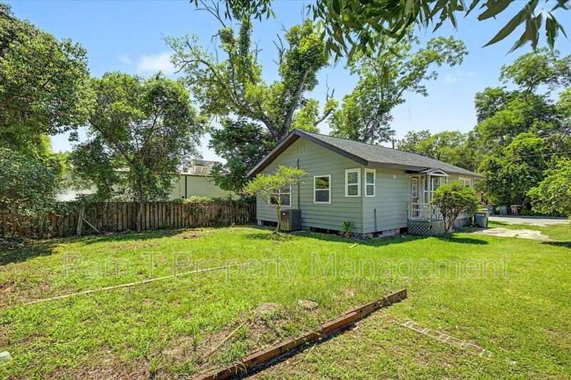 3 bedroom Single Family Home property image