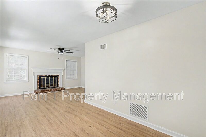 3 bedroom home in Windsor Forest - $250 gift card property image