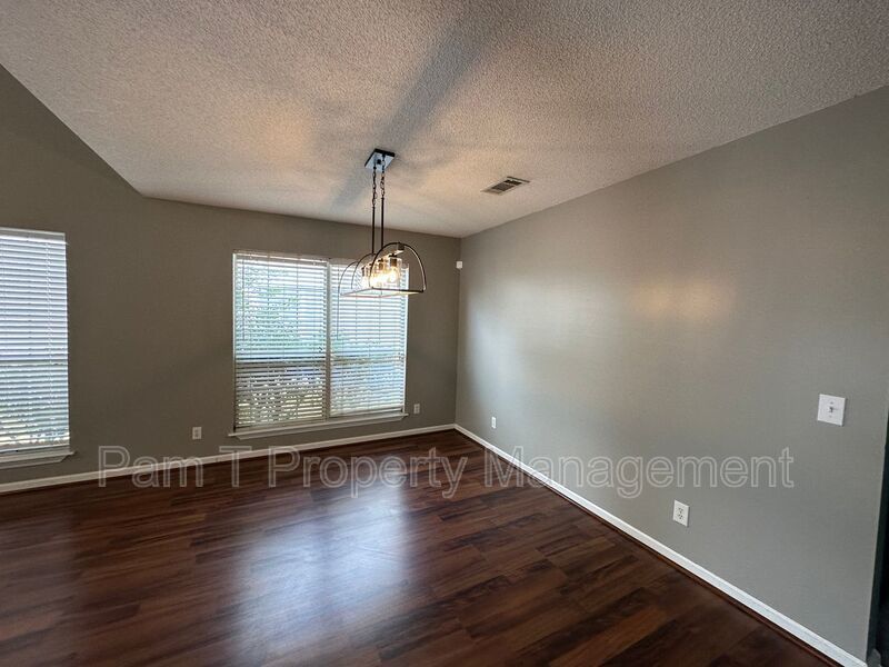 4 bedroom on Southside property image