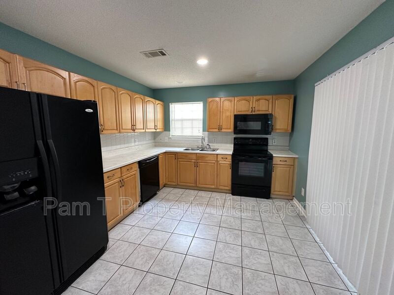 4 bedroom on Southside property image