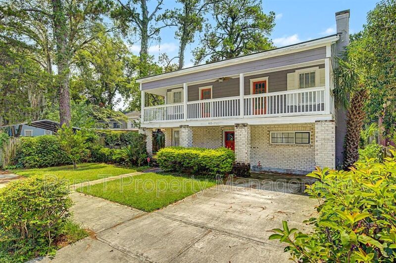 Upstairs 2-Bedroom | Private Balcony, Hardwood Floors & Included Water property image