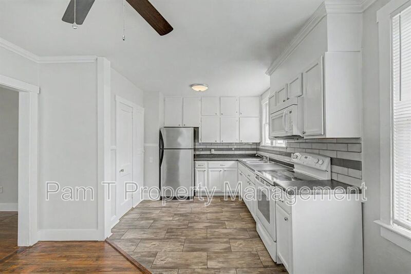 Upstairs 2-Bedroom | Private Balcony, Hardwood Floors & Included Water property image