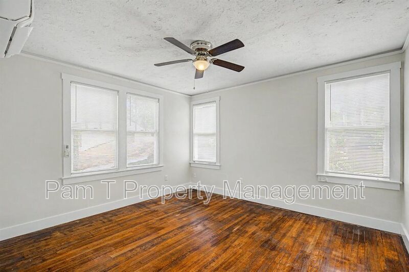 Upstairs 2-Bedroom | Private Balcony, Hardwood Floors & Included Water property image