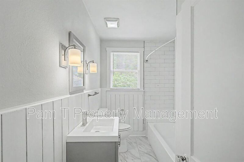 Upstairs 2-Bedroom | Private Balcony, Hardwood Floors & Included Water property image