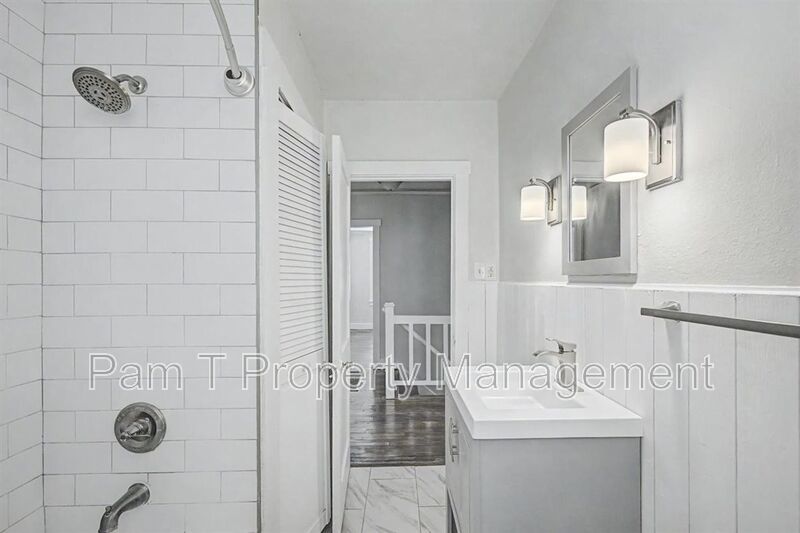 Upstairs 2-Bedroom | Private Balcony, Hardwood Floors & Included Water property image