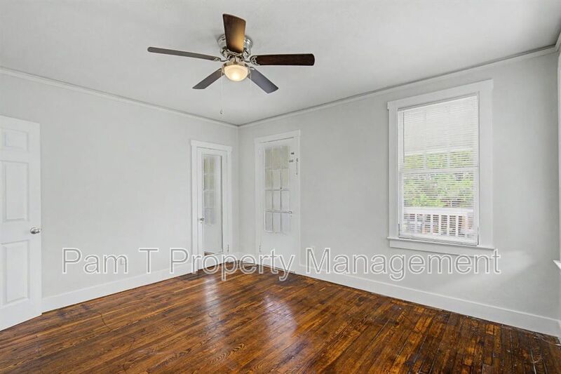 Upstairs 2-Bedroom | Private Balcony, Hardwood Floors & Included Water property image