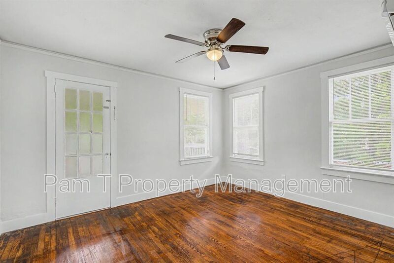 Upstairs 2-Bedroom | Private Balcony, Hardwood Floors & Included Water property image