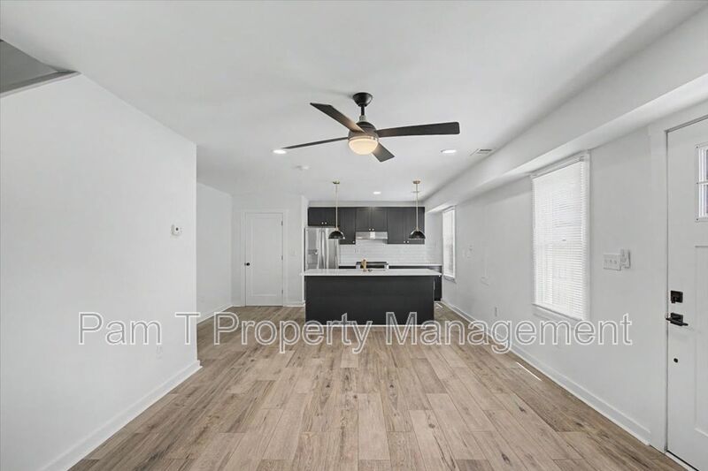 Renovated 3-Bedroom Carriage House near Starland | Main-Level Primary property image
