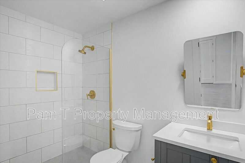 Renovated 3-Bedroom Carriage House near Starland | Main-Level Primary property image