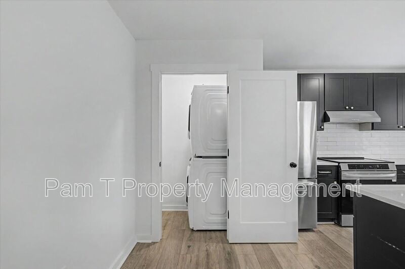Renovated 3-Bedroom Carriage House near Starland | Main-Level Primary property image