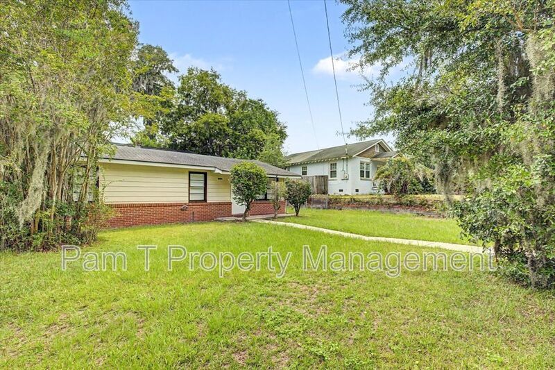 3-Bedroom near Bona Bella | Eat-In Kitchen & Easy-Care Floors property image