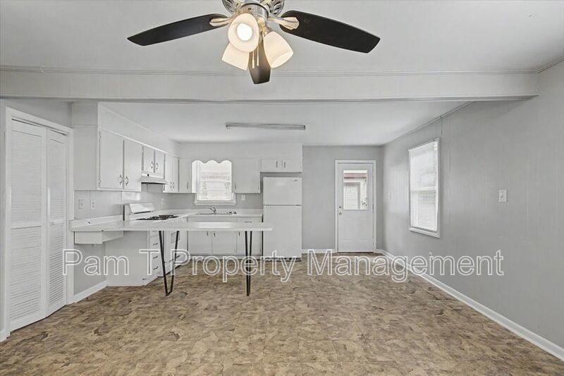 3-Bedroom near Bona Bella | Eat-In Kitchen & Easy-Care Floors property image