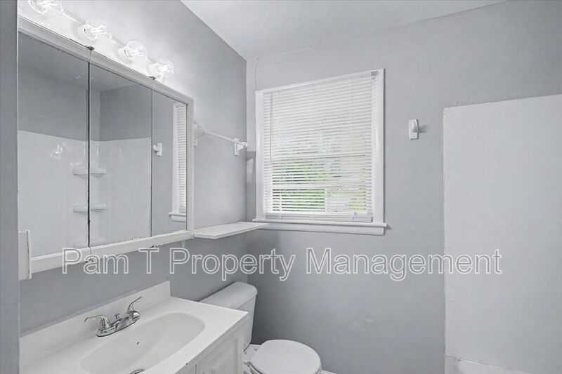 3-Bedroom near Bona Bella | Eat-In Kitchen & Easy-Care Floors property image