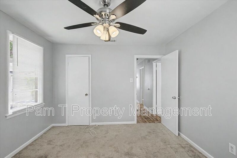 3-Bedroom near Bona Bella | Eat-In Kitchen & Easy-Care Floors property image