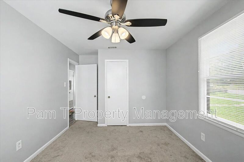 3-Bedroom near Bona Bella | Eat-In Kitchen & Easy-Care Floors property image