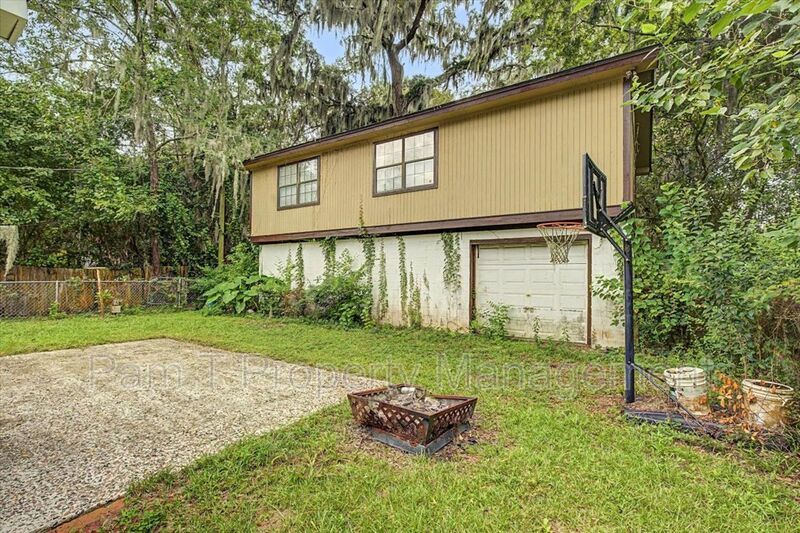 3-Bedroom near Bona Bella | Eat-In Kitchen & Easy-Care Floors property image