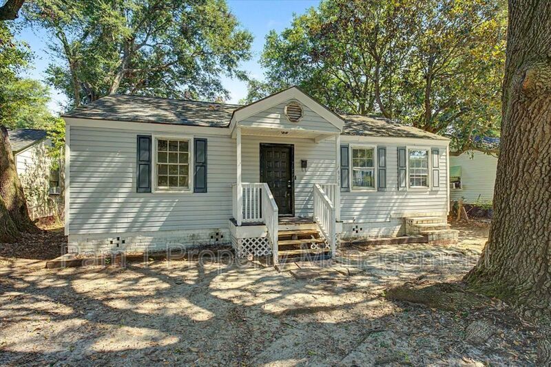 3-Bedroom on New Mexico Street | Easy-Care Floors & Storage property image