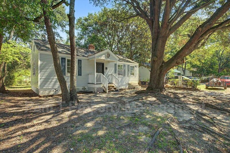 3-Bedroom on New Mexico Street | Easy-Care Floors & Storage property image