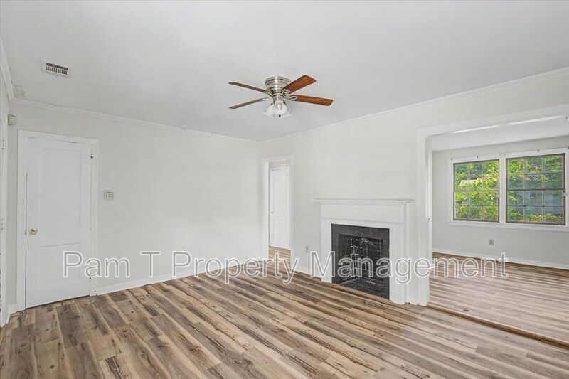 3-Bedroom on New Mexico Street | Easy-Care Floors & Storage property image