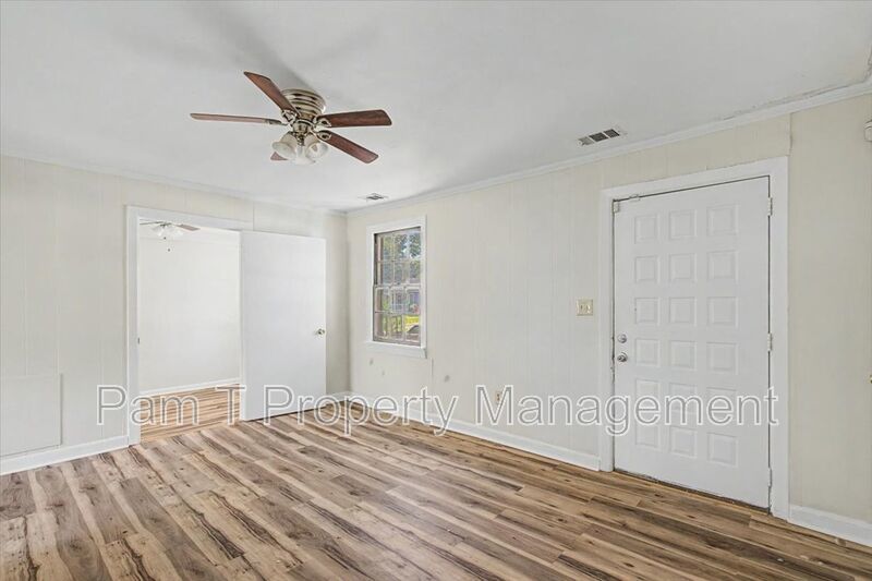 3-Bedroom on New Mexico Street | Easy-Care Floors & Storage property image