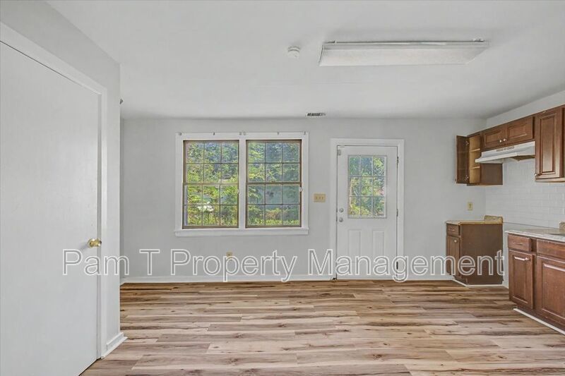 3-Bedroom on New Mexico Street | Easy-Care Floors & Storage property image