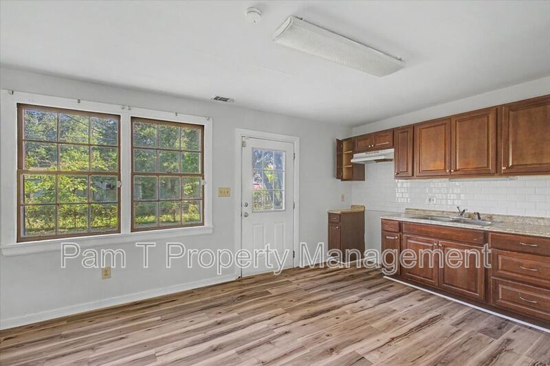 3-Bedroom on New Mexico Street | Easy-Care Floors & Storage property image