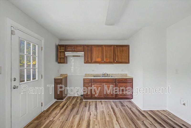 3-Bedroom on New Mexico Street | Easy-Care Floors & Storage property image