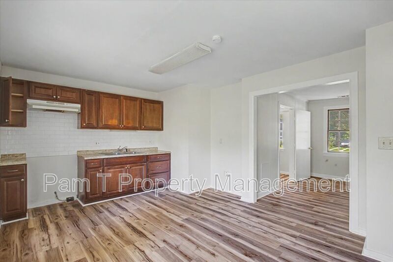 3-Bedroom on New Mexico Street | Easy-Care Floors & Storage property image