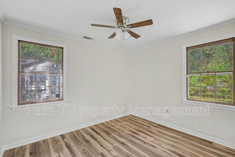 3-Bedroom on New Mexico Street | Easy-Care Floors & Storage property image