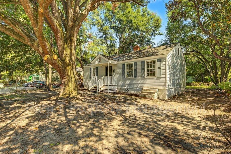3-Bedroom on New Mexico Street | Easy-Care Floors & Storage property image