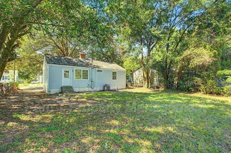 3-Bedroom on New Mexico Street | Easy-Care Floors & Storage property image