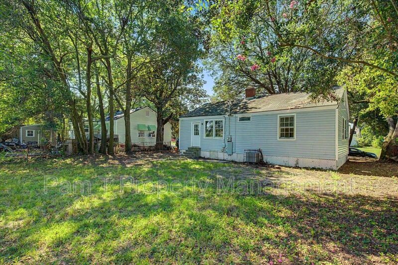 3-Bedroom on New Mexico Street | Easy-Care Floors & Storage property image
