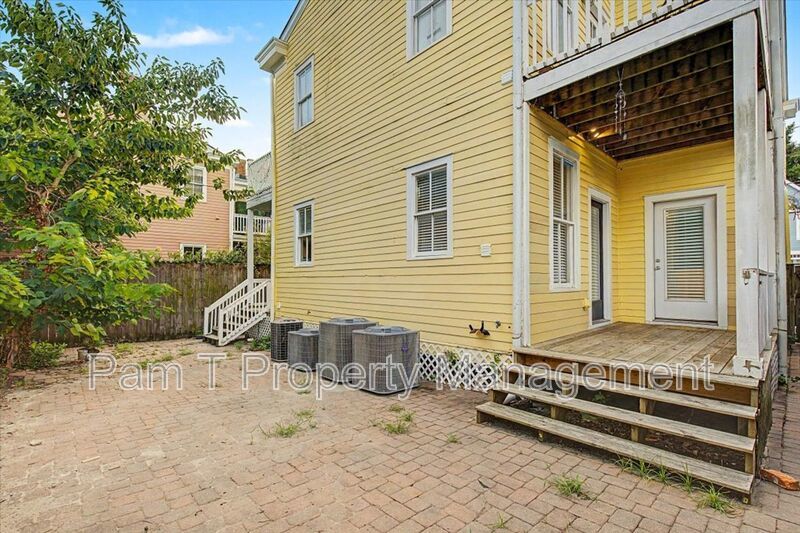 1-Bedroom on E Huntingdon | Hardwood Floors, Porch & Laundry property image