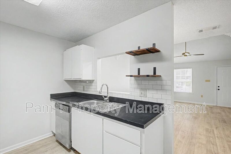 Sandfly 2-Bedroom Townhome | 1.5 Baths & Washer/Dryer property image