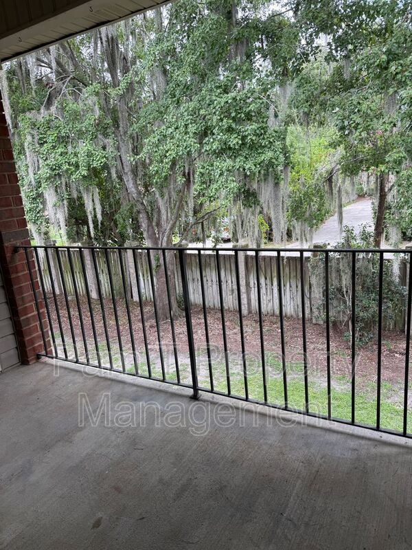 Gated 2-Bedroom, 2-Bath Home | Vaulted Ceilings & Back Porch property image