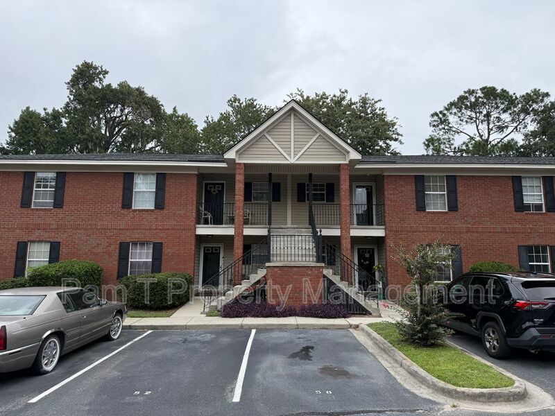 Gated 2-Bedroom, 2-Bath Home | Vaulted Ceilings & Back Porch property image