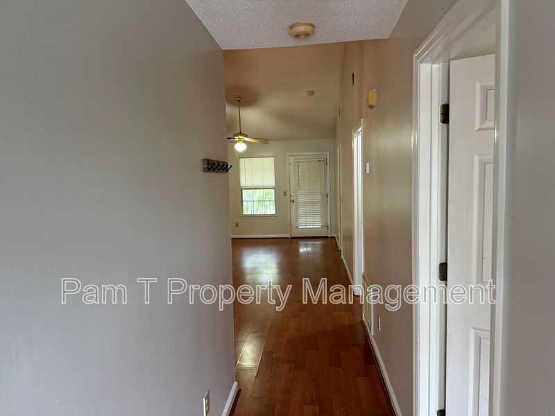 Gated 2-Bedroom, 2-Bath Home | Vaulted Ceilings & Back Porch property image
