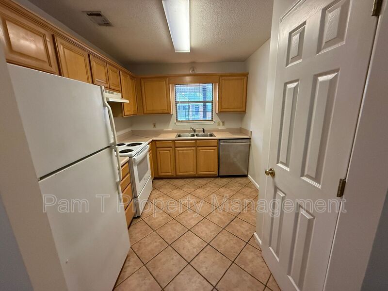 Gated 2-Bedroom, 2-Bath Home | Vaulted Ceilings & Back Porch property image