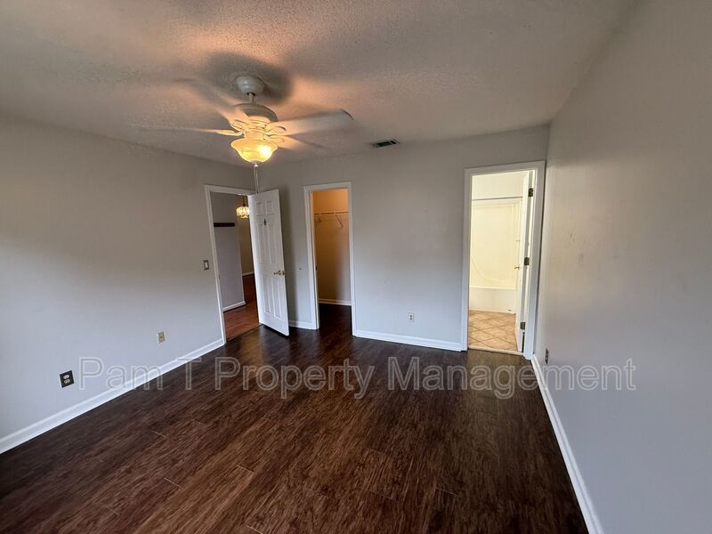 Gated 2-Bedroom, 2-Bath Home | Vaulted Ceilings & Back Porch property image